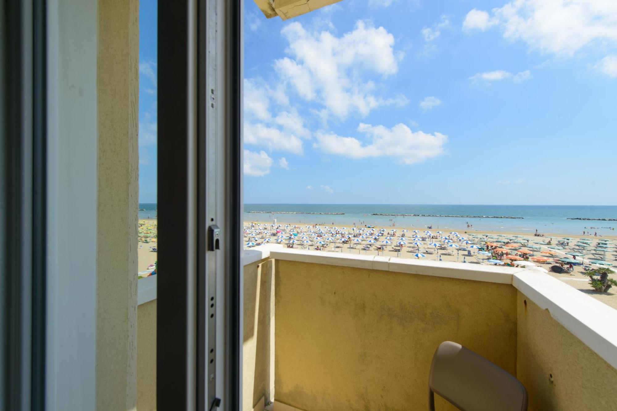 Nautic Beach Hotel Римини Экстерьер фото